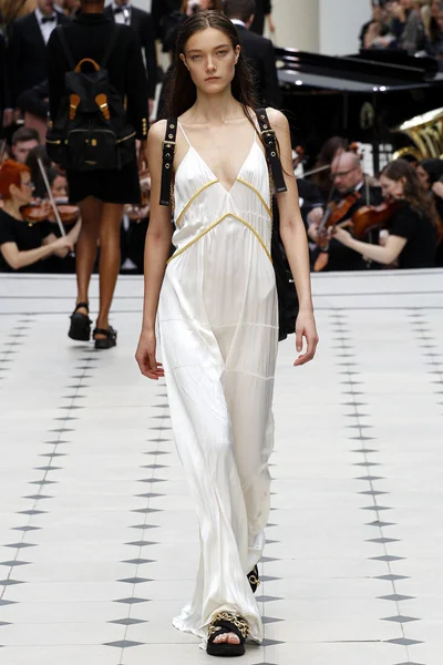 Look 10
